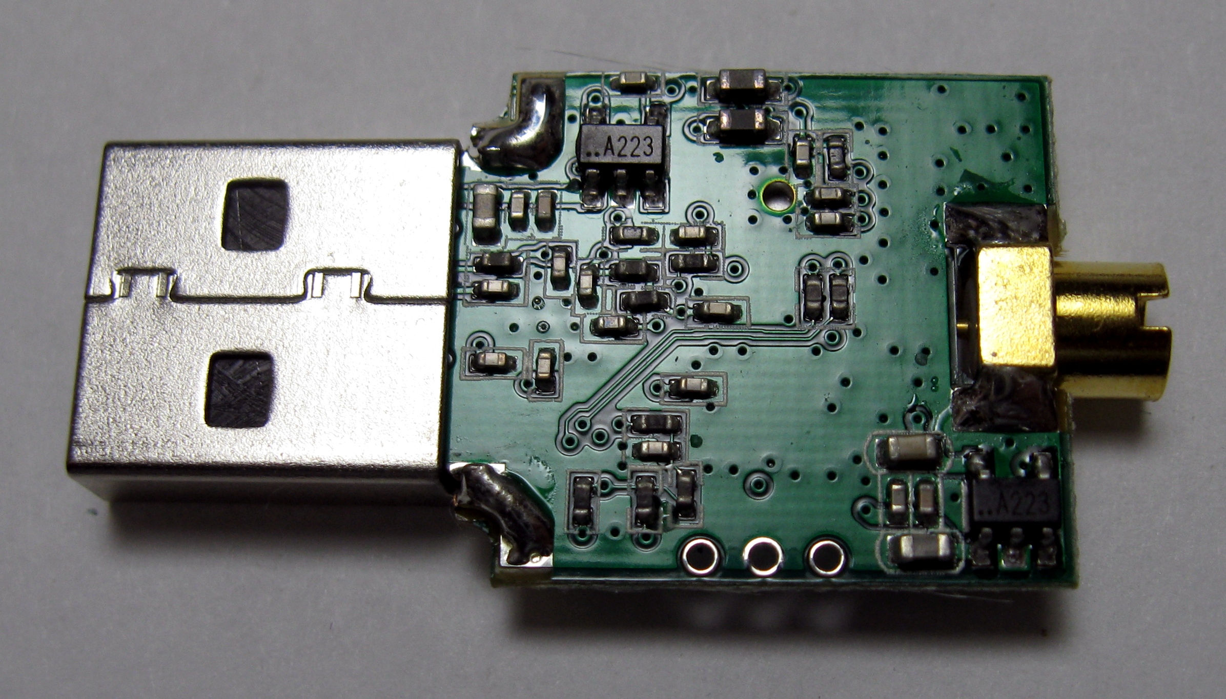 行 Realtek RT2832U 及 Rahael Micro R820T Chip Set 的 USB 手指